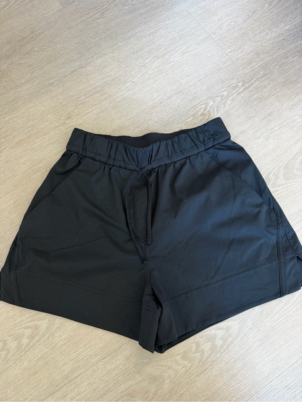 Lululemon cinchable waist high rise woven shorts 3.4” black